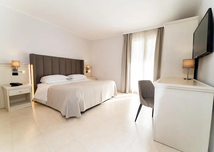 Falli 切萨雷奥港